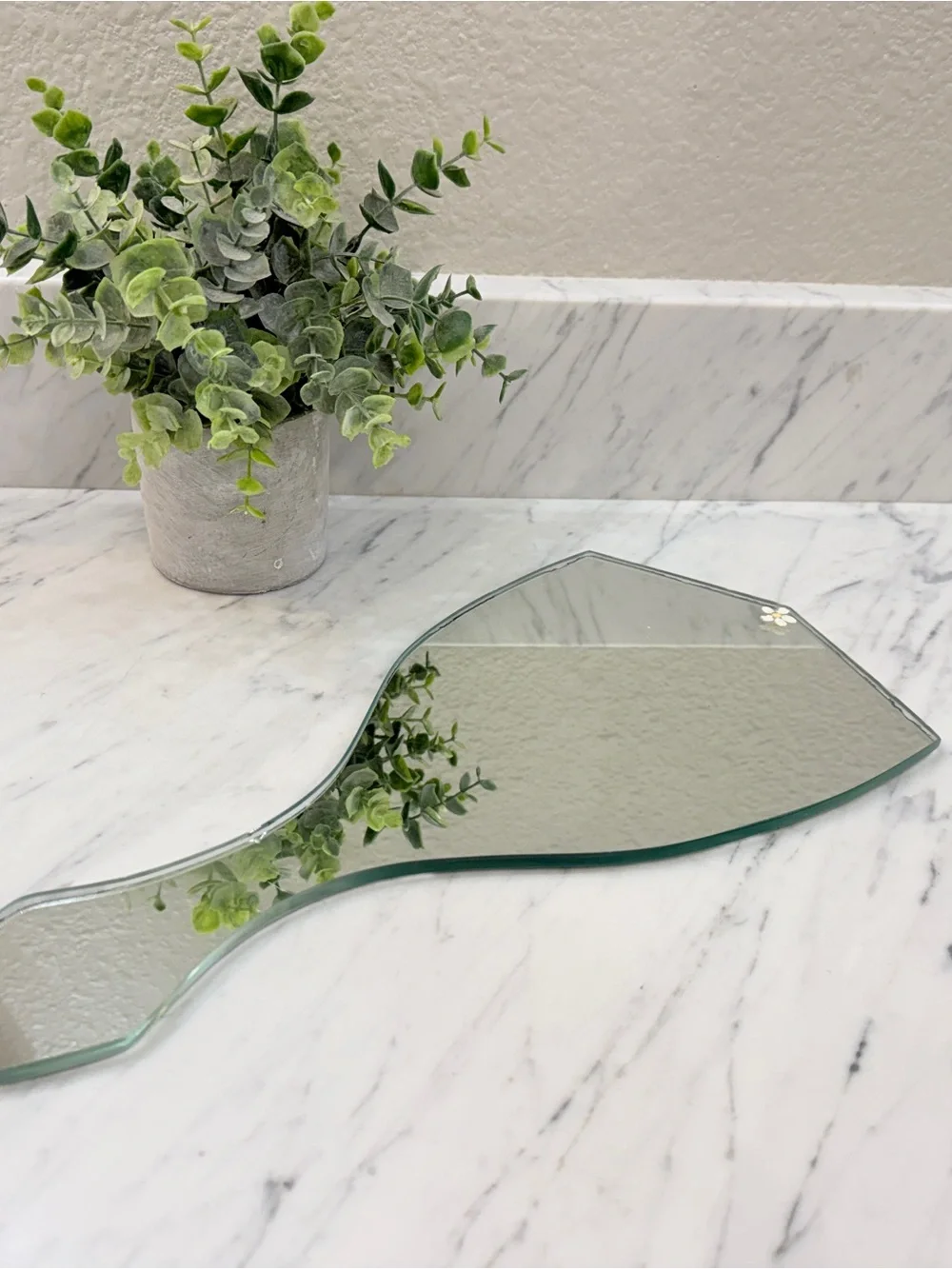 Vintage Frameless Handheld Vanity Mirror with Daisy